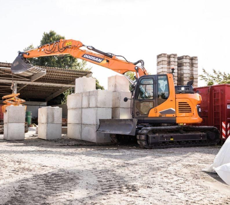 Develon DX140LCR-7 Crawler Excavators