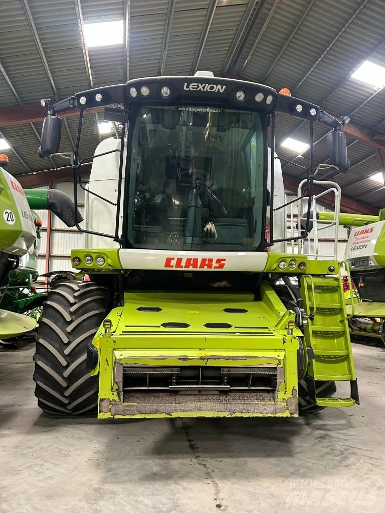 CLAAS Lexion 670 Combine Harvesters