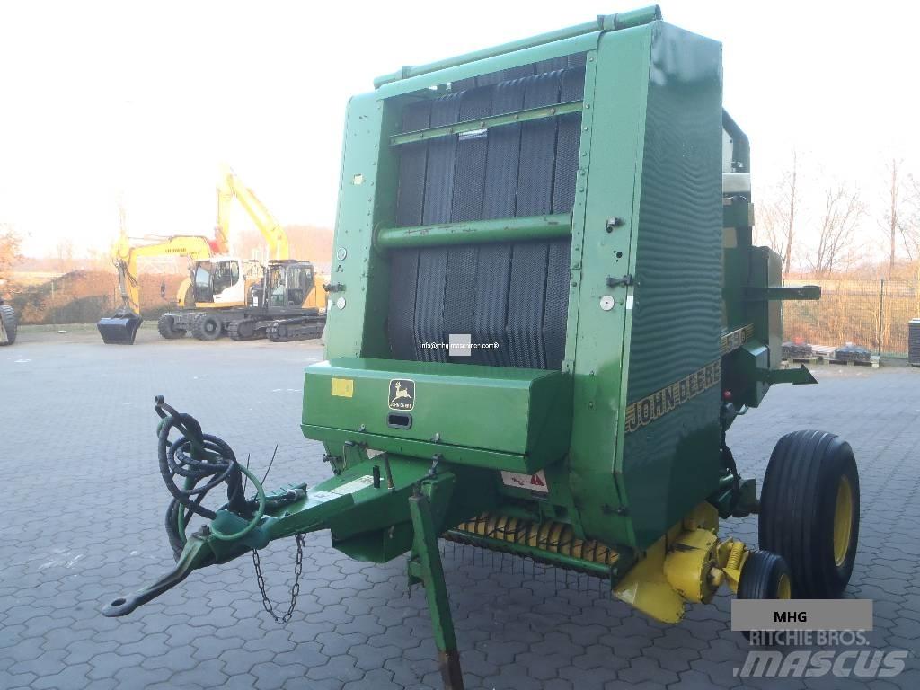 John Deere 590 Round Balers