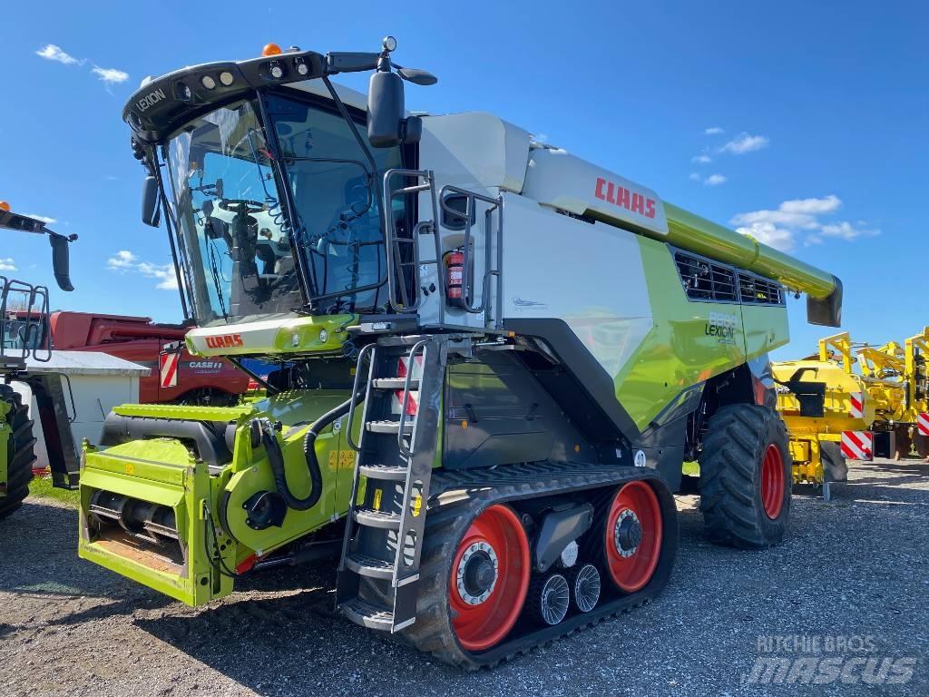 CLAAS Lexion 8800 TT Combine Harvesters