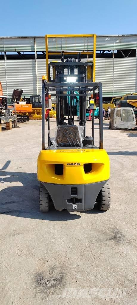 Komatsu FD 30 T-17 Diesel Forklifts