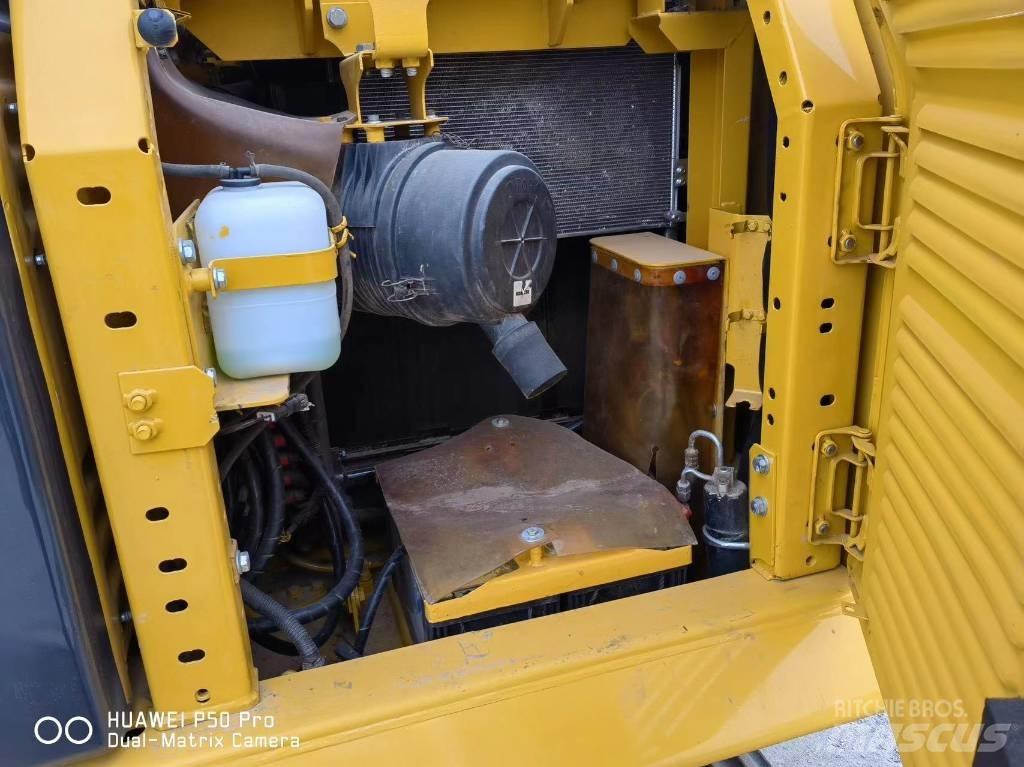 Komatsu PC130 Crawler Excavators