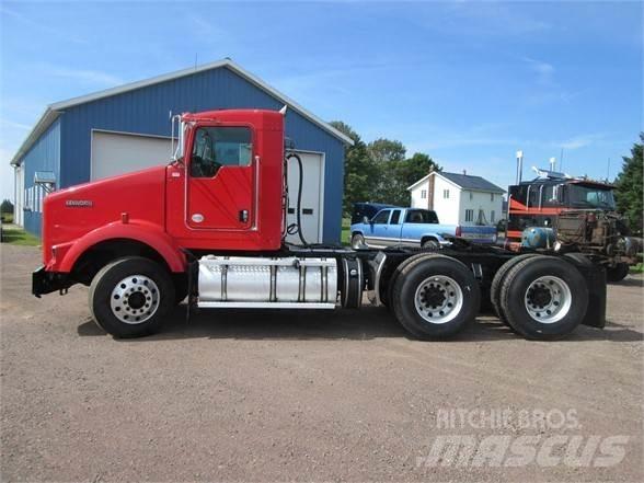 Kenworth T800 Conventional Trucks / Tractor Trucks