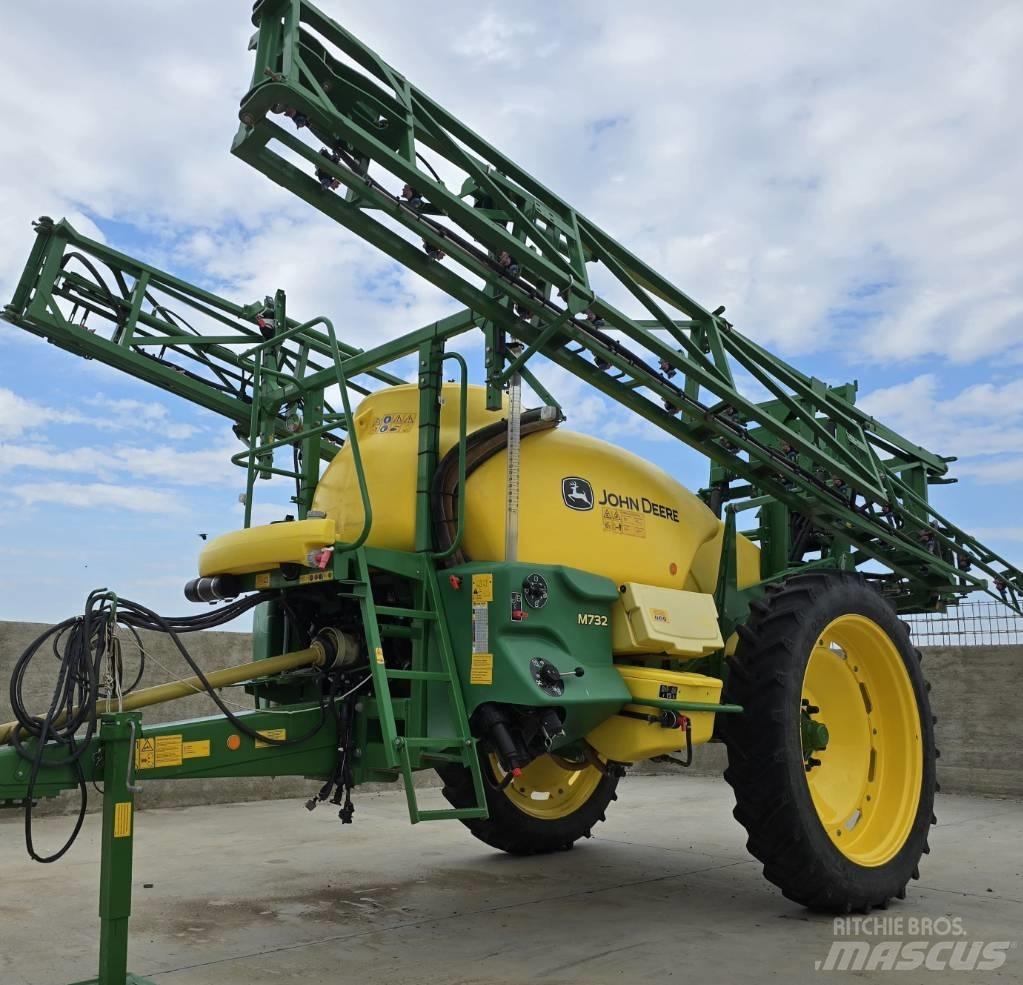John Deere M 732 Trailed sprayers