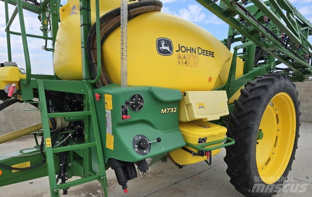 John Deere M 732 Trailed sprayers