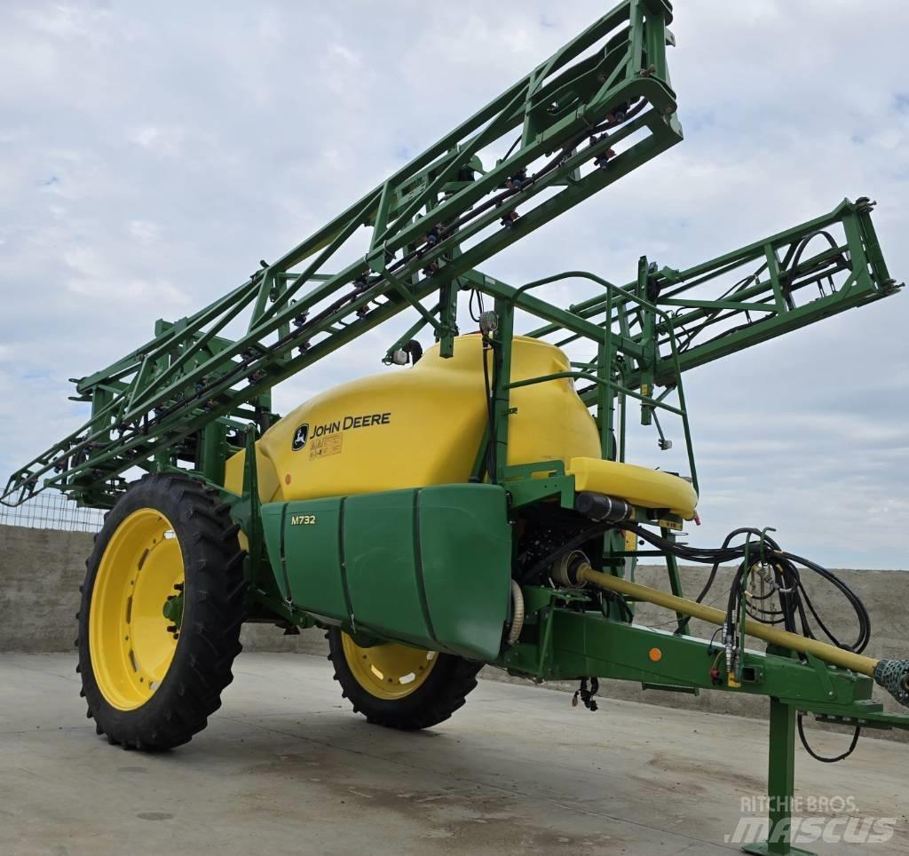 John Deere M 732 Trailed sprayers