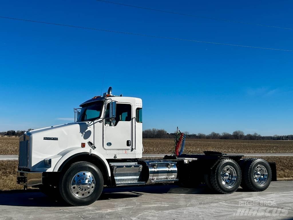 Kenworth T 800 Conventional Trucks / Tractor Trucks