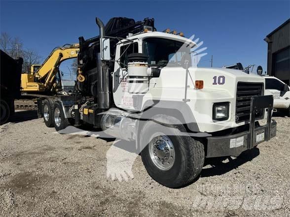 Mack RD688S Conventional Trucks / Tractor Trucks