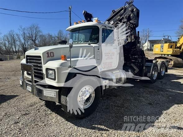 Mack RD688S Conventional Trucks / Tractor Trucks
