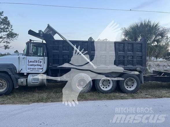 Mack RD688S Dump Trucks
