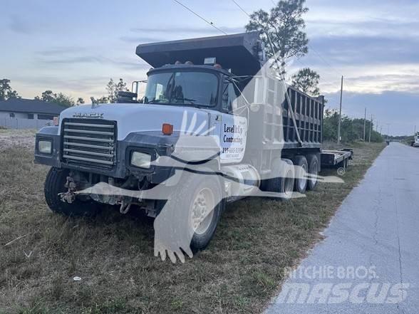 Mack RD688S Dump Trucks