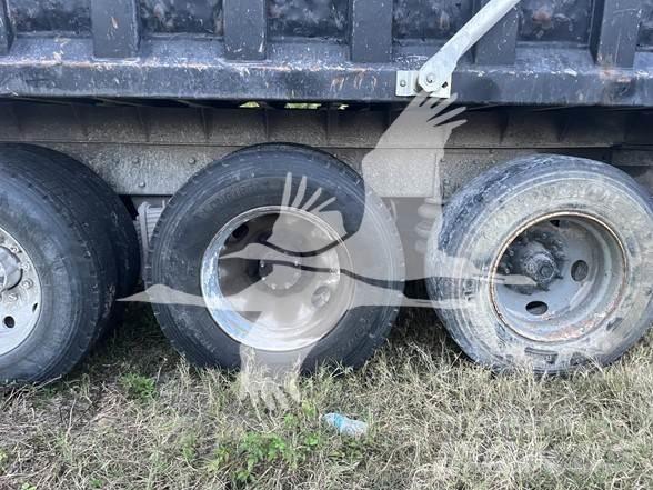 Mack RD688S Dump Trucks