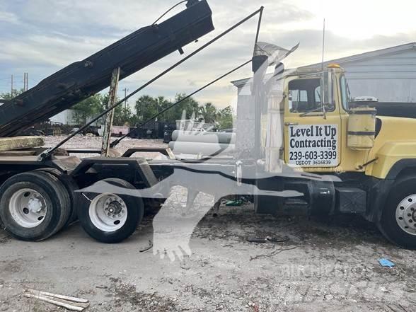 Mack RD688S Garbage Trucks / Recycling Trucks
