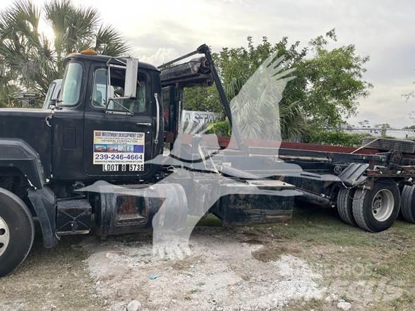 Mack RD688S Garbage Trucks / Recycling Trucks