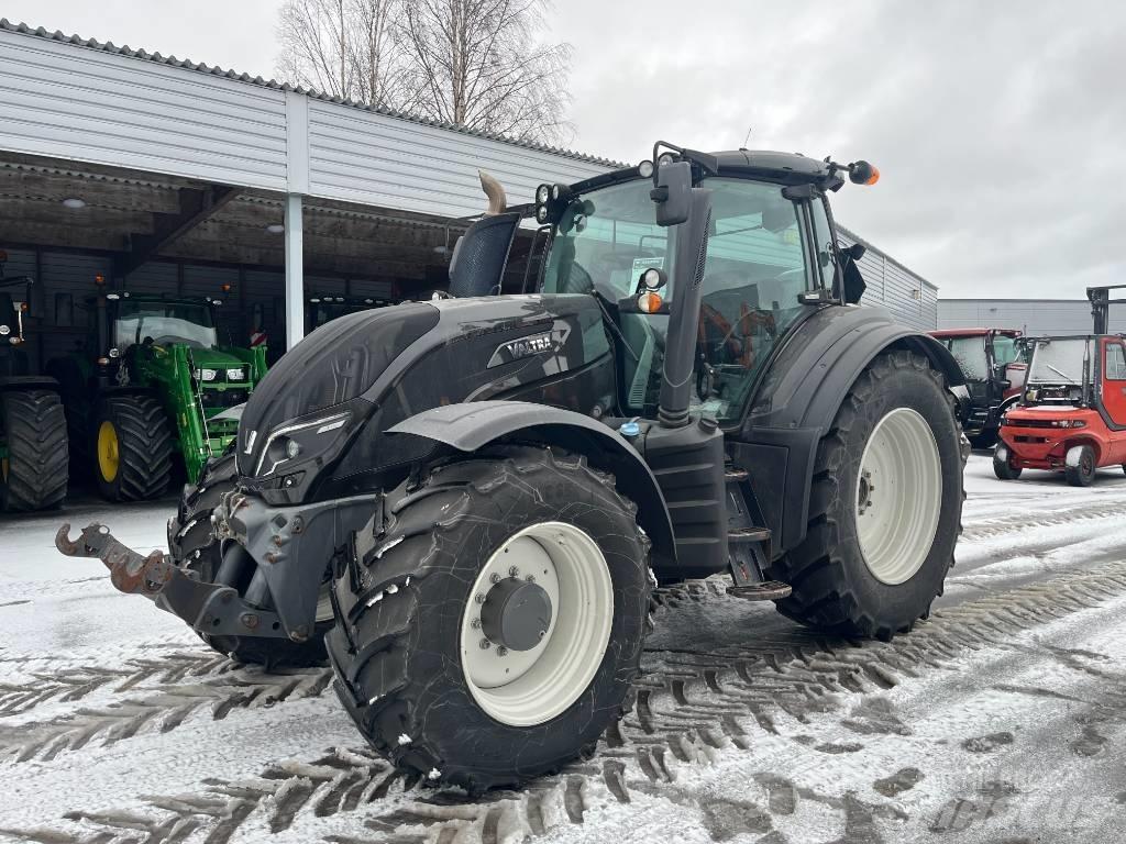 Valtra T 174 Tractors