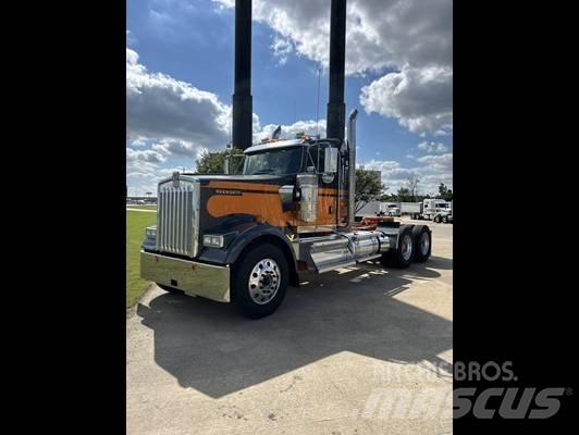 Kenworth W 900 Conventional Trucks / Tractor Trucks