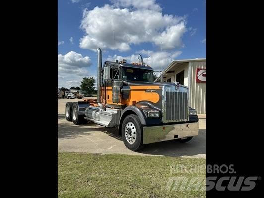 Kenworth W 900 Conventional Trucks / Tractor Trucks