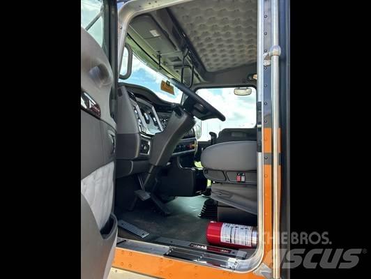 Kenworth W 900 Conventional Trucks / Tractor Trucks