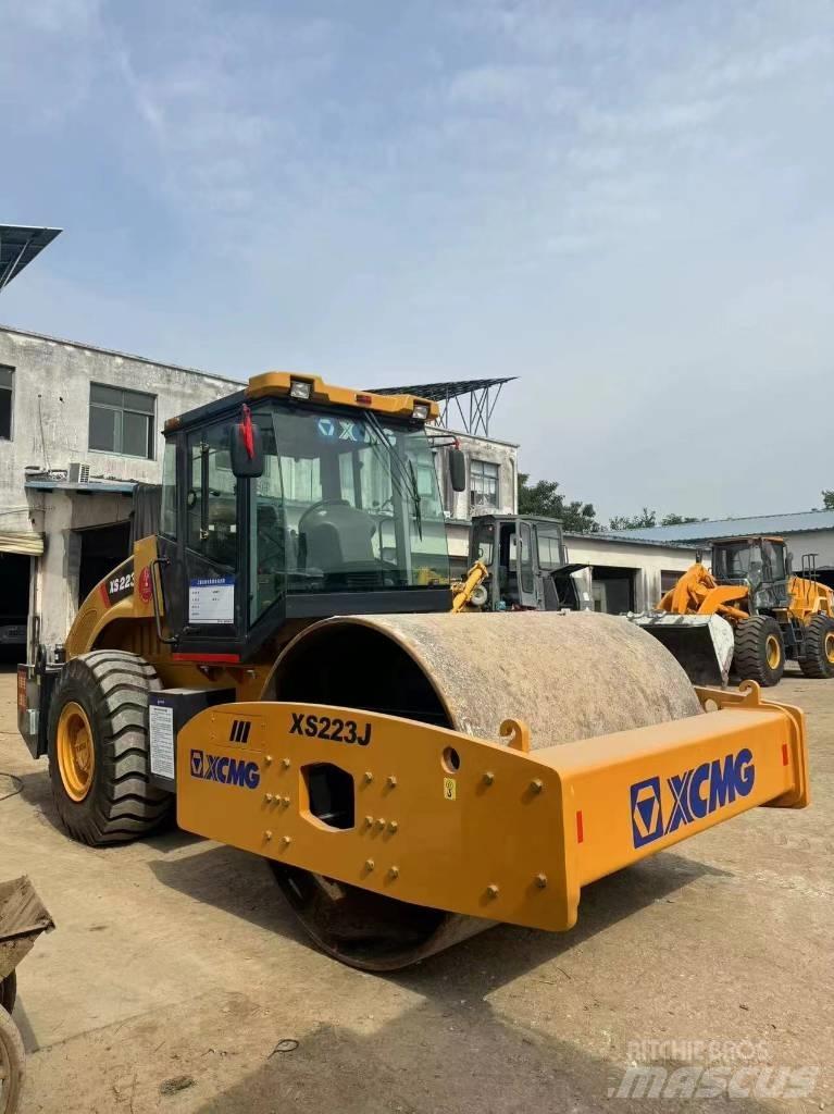 XCMG XS 223 J Single drum rollers