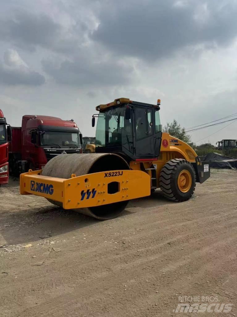XCMG XS 223 J Single drum rollers