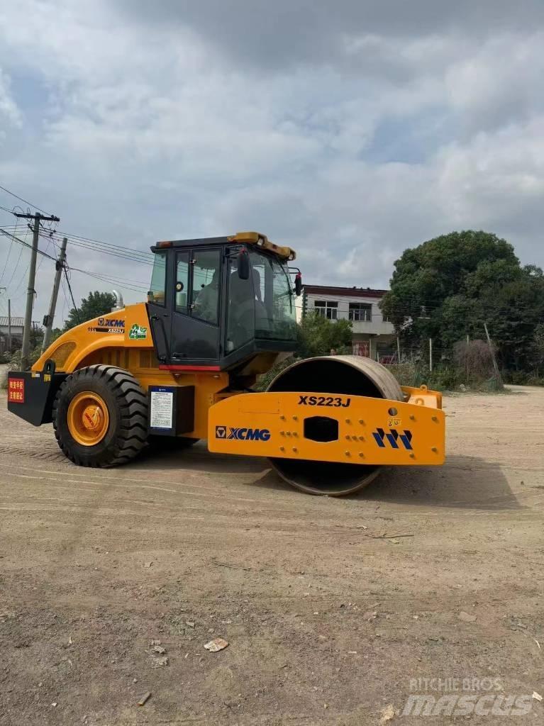 XCMG XS 223 J Single drum rollers