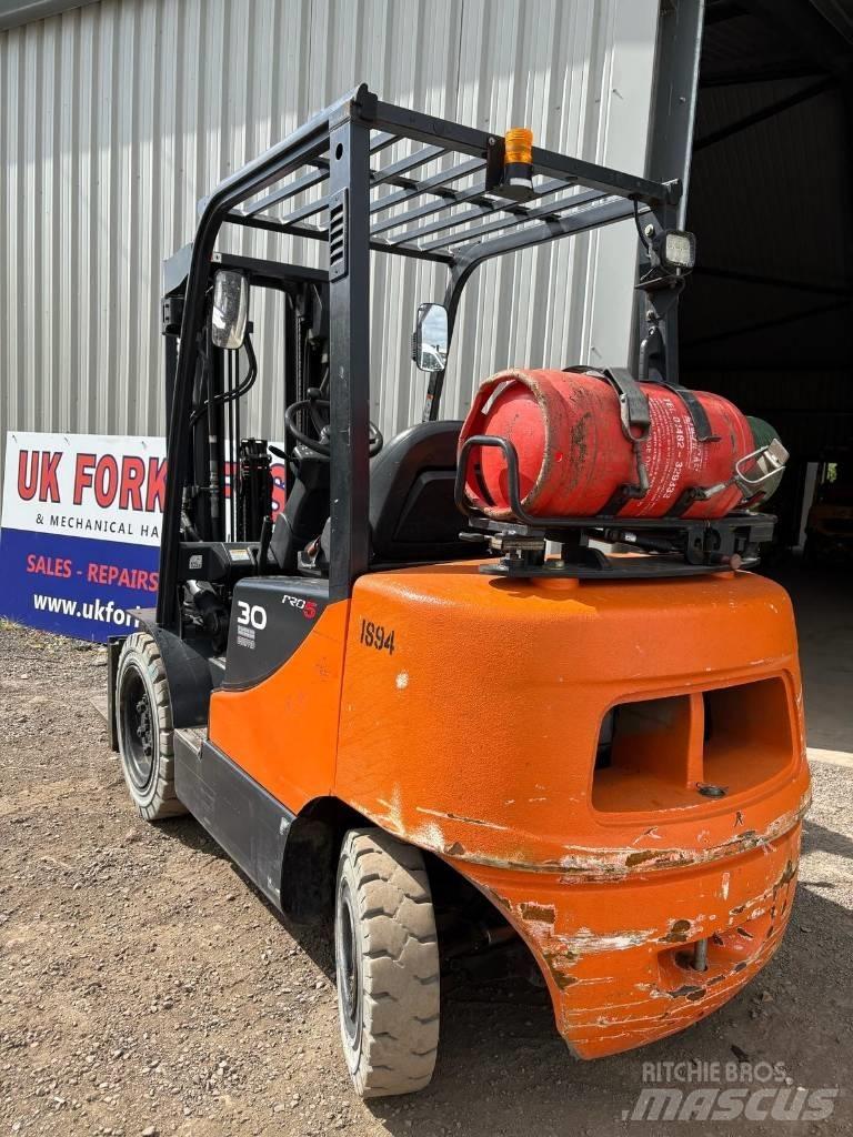 Doosan G 30 E-5 LPG trucks