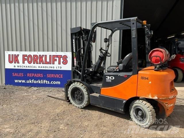 Doosan G 30 E-5 LPG trucks