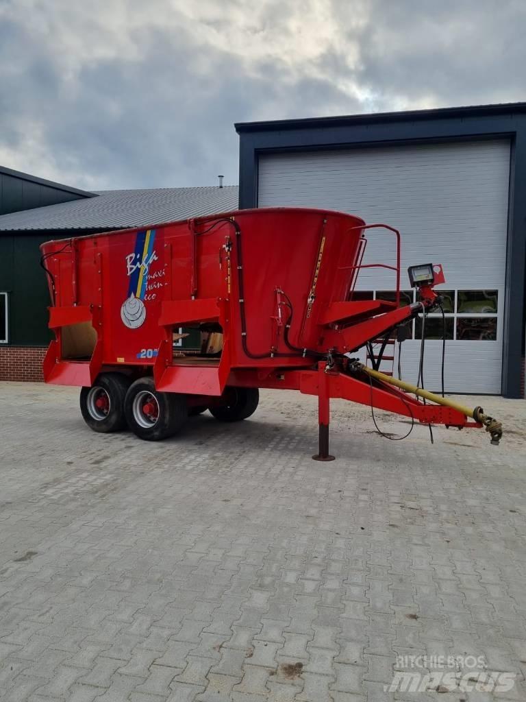 Peecon vme 200 twin Animal Feeders
