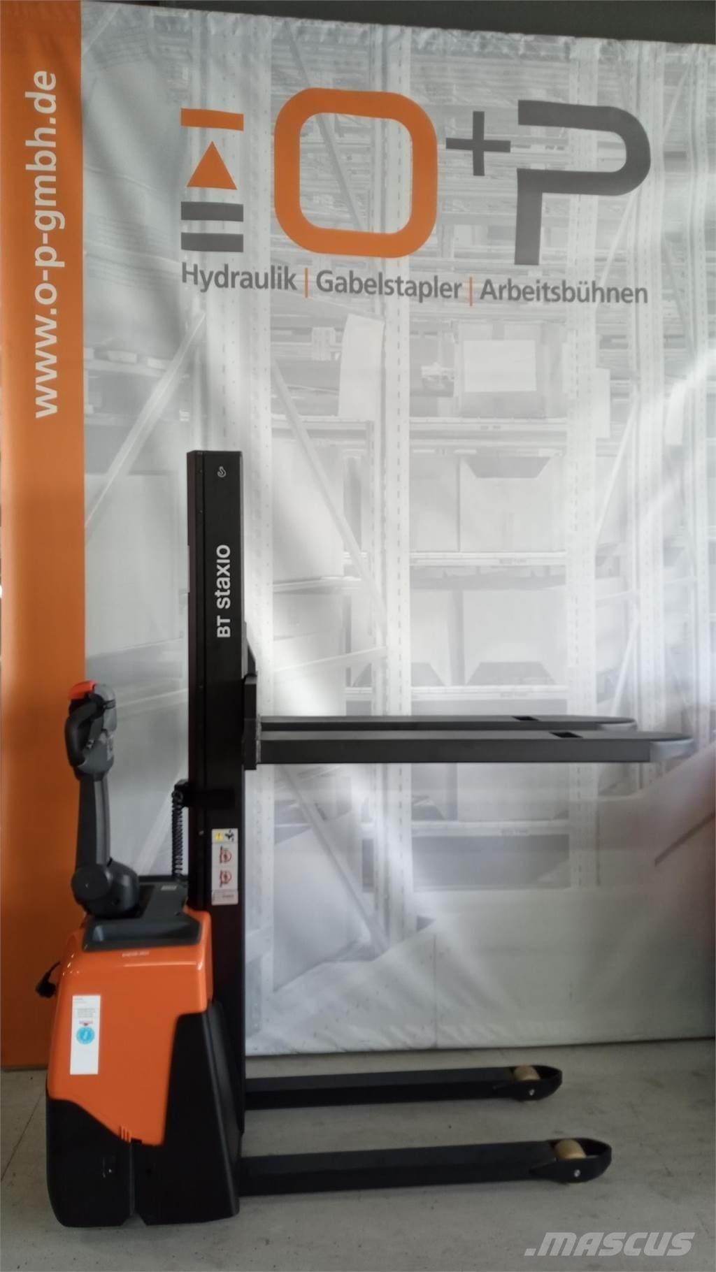 Toyota HWE100 Pedestrian stacker
