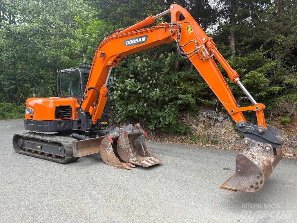 Doosan DX 85 R Mini excavators  7t - 12t