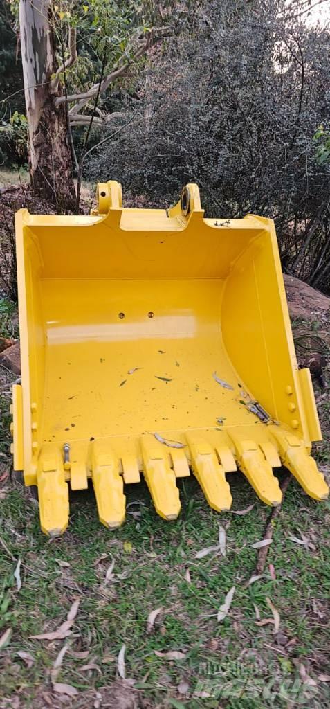 Komatsu PC210 Booms and dippers