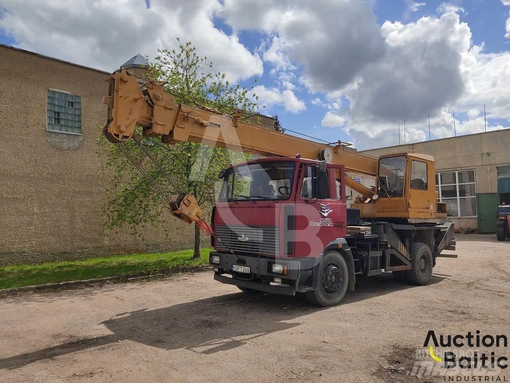 MAZ 533731 Mobile and all terrain cranes
