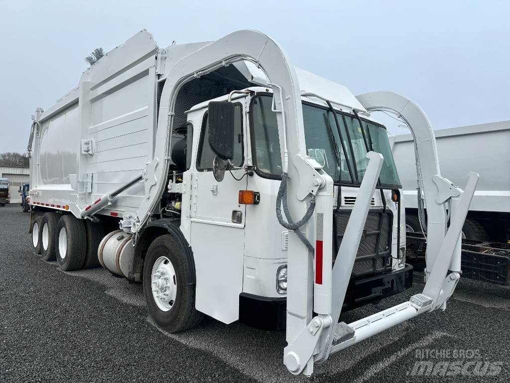 Autocar XPEDITOR Garbage Trucks / Recycling Trucks