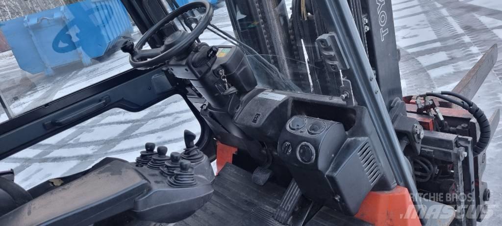 Toyota 7 FBMF 30 Electric Forklifts