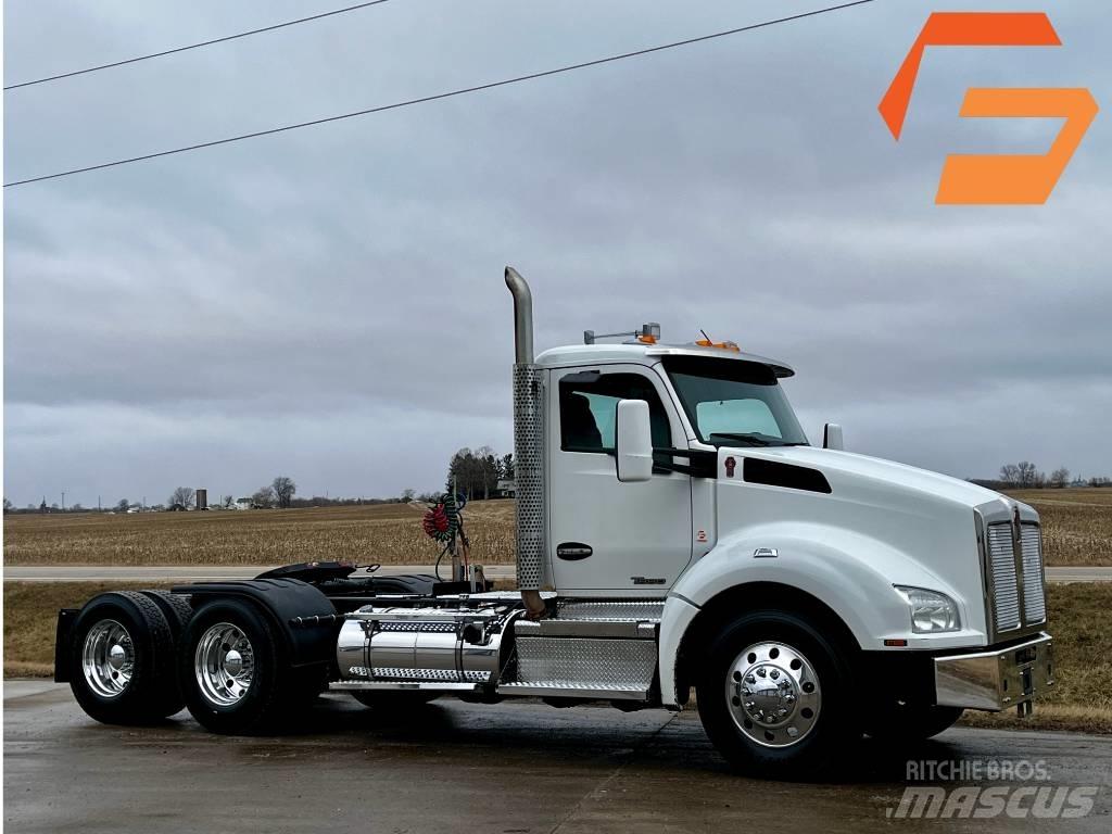 Kenworth T 880 Conventional Trucks / Tractor Trucks