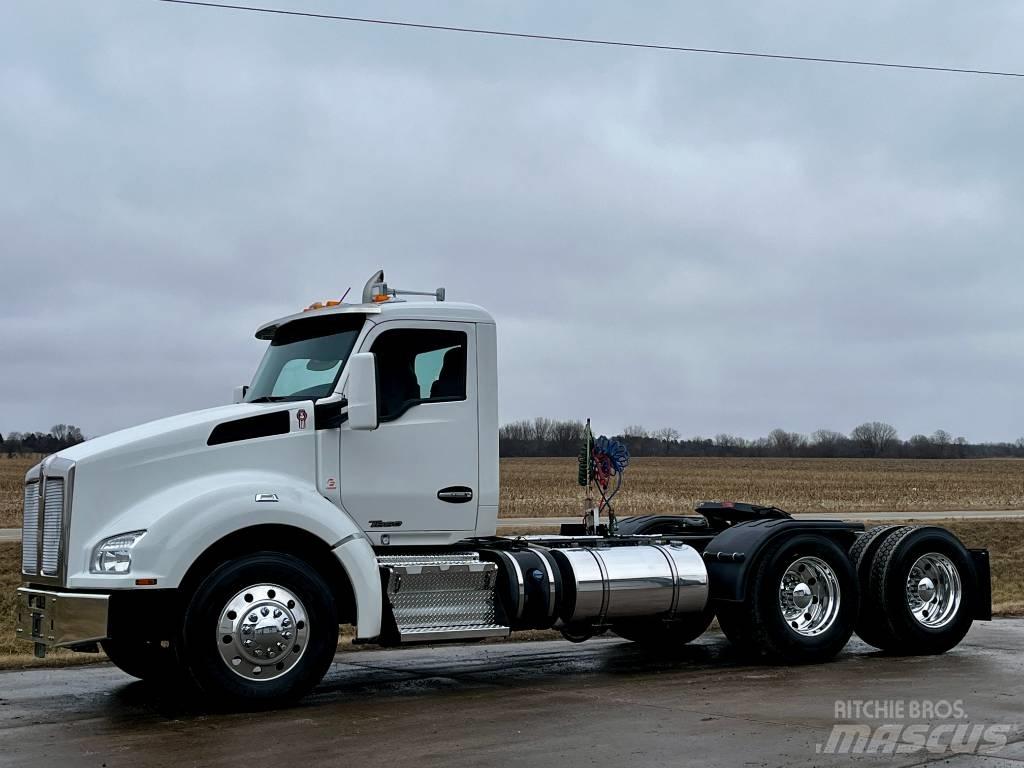 Kenworth T 880 Conventional Trucks / Tractor Trucks