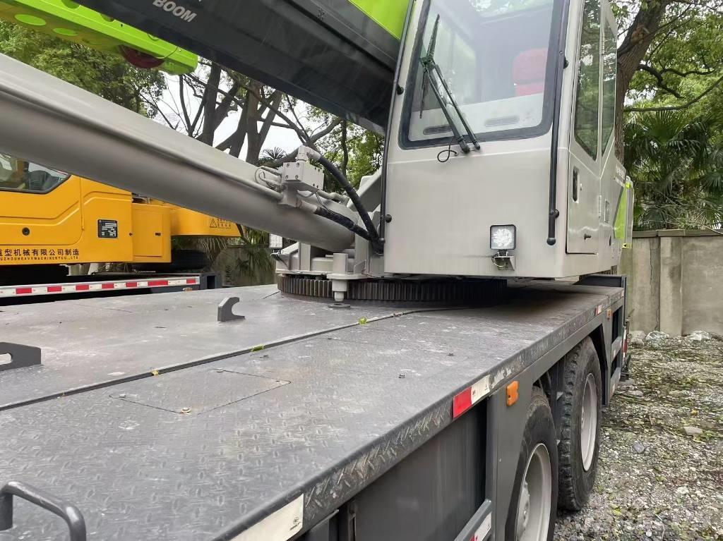 Zoomlion 25 T Mobile and all terrain cranes