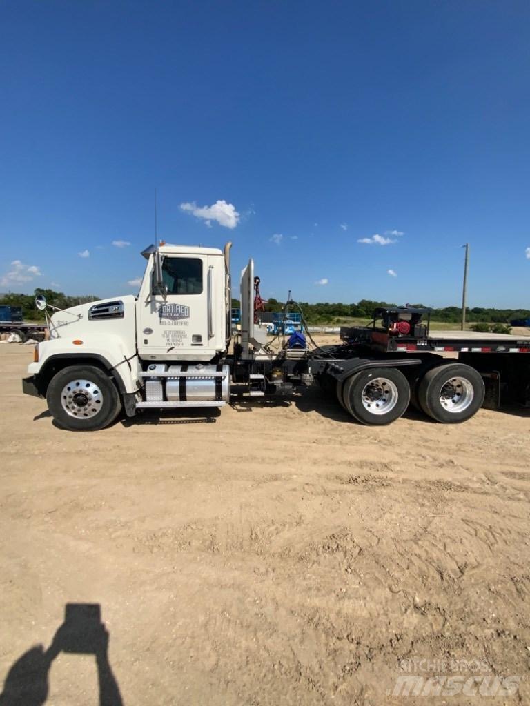 Western Star 4700 Conventional Trucks / Tractor Trucks