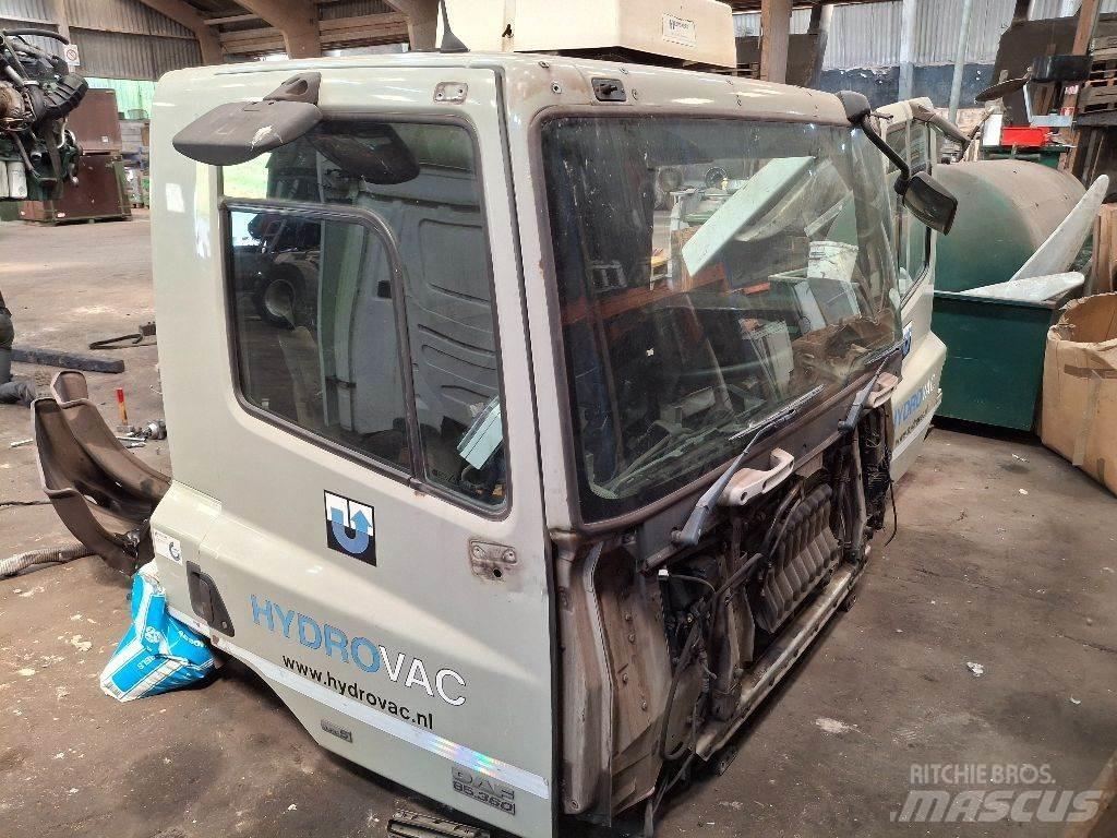 DAF CF 85.360 Cabins and interior