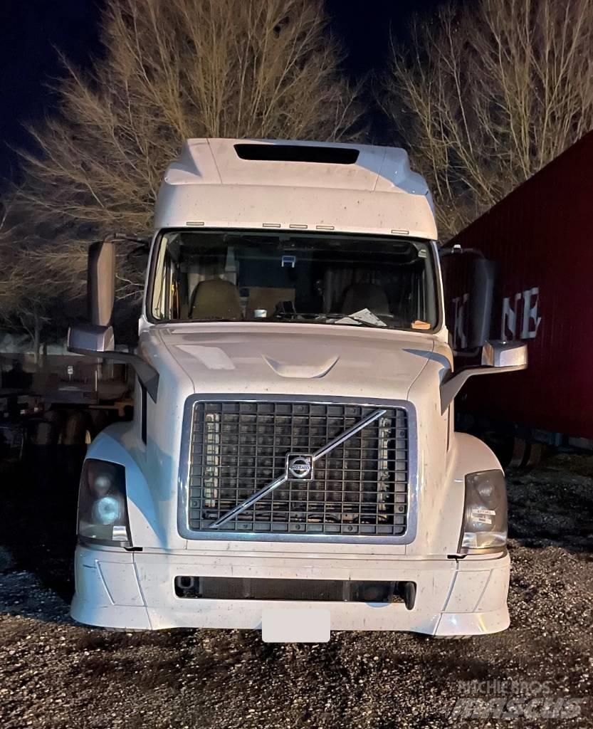 Volvo VNL 42 670 Conventional Trucks / Tractor Trucks