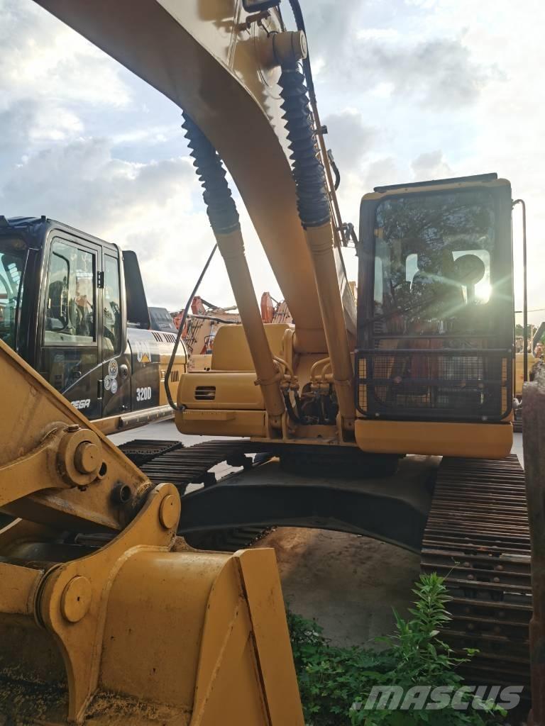 Komatsu PC 220-7 Crawler Excavators