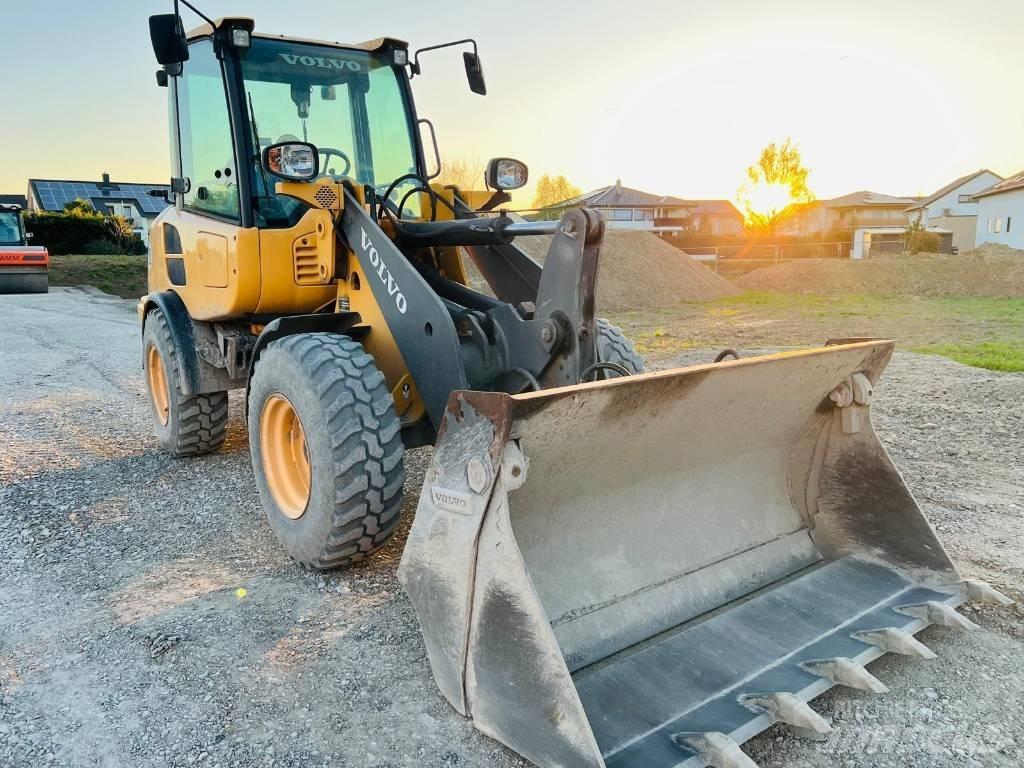 Volvo L25FZ Skid Steer Loaders
