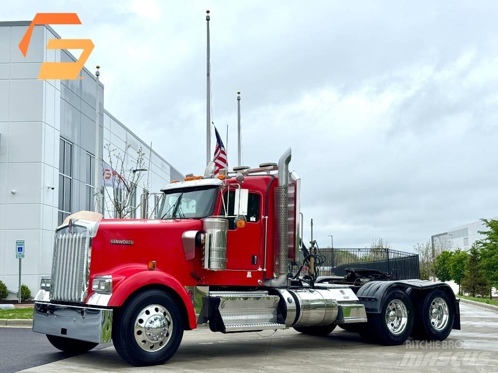 Kenworth W900 Conventional Trucks / Tractor Trucks