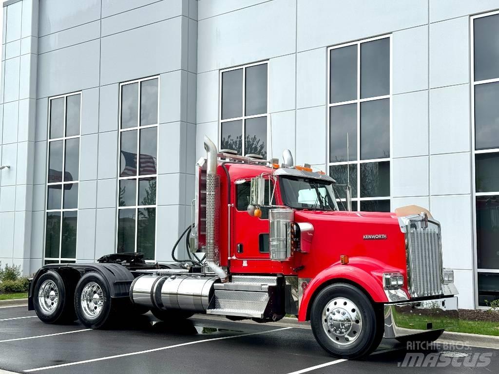 Kenworth W900 Conventional Trucks / Tractor Trucks