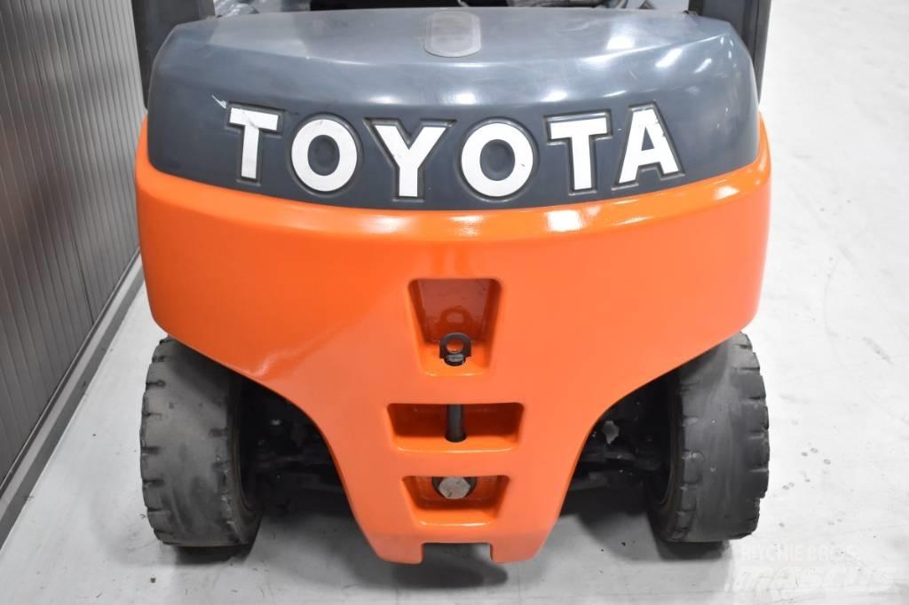 Toyota 8FBMT16 Electric Forklifts