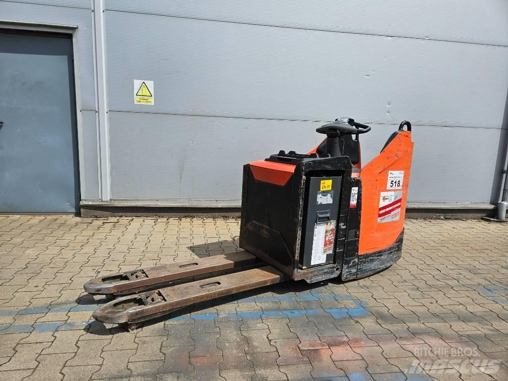 BT LPE250 Low lifter with platform