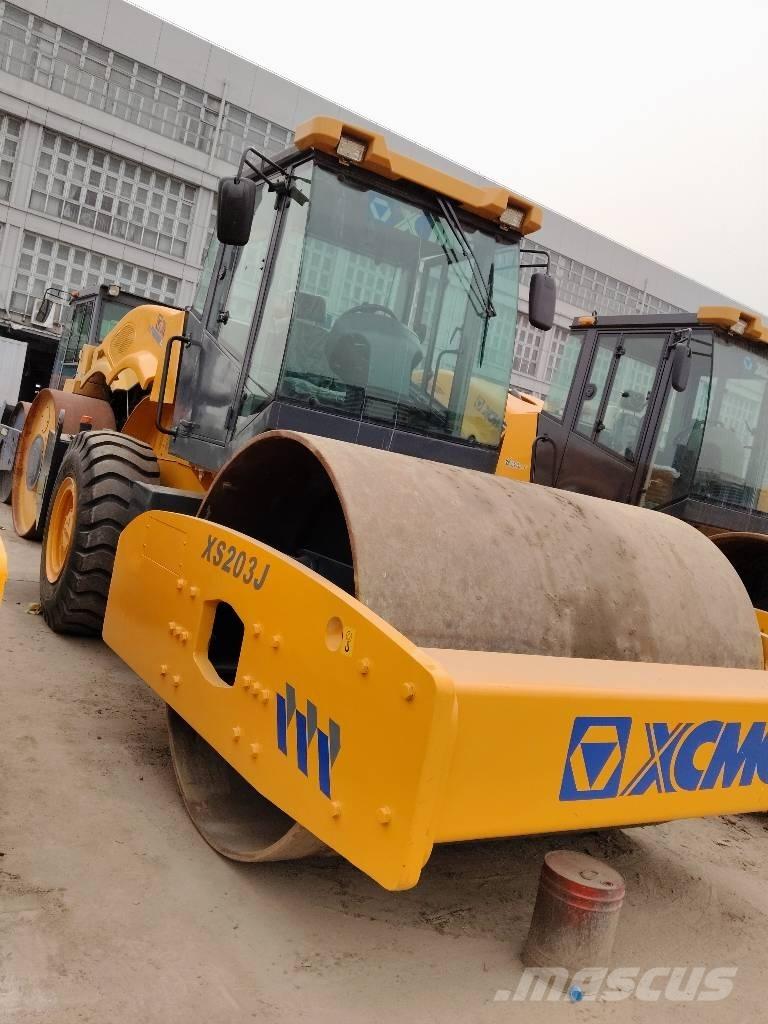 XCMG XS203J Single drum rollers