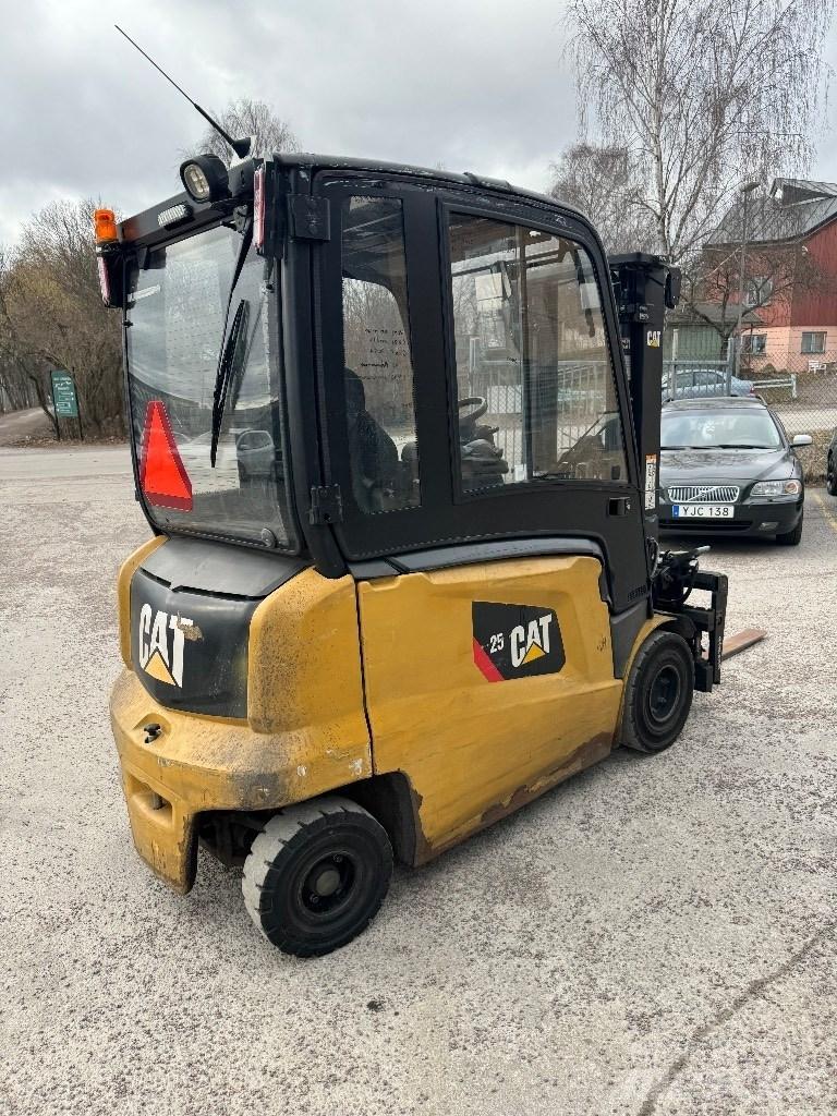 CAT EP25N Electric Forklifts