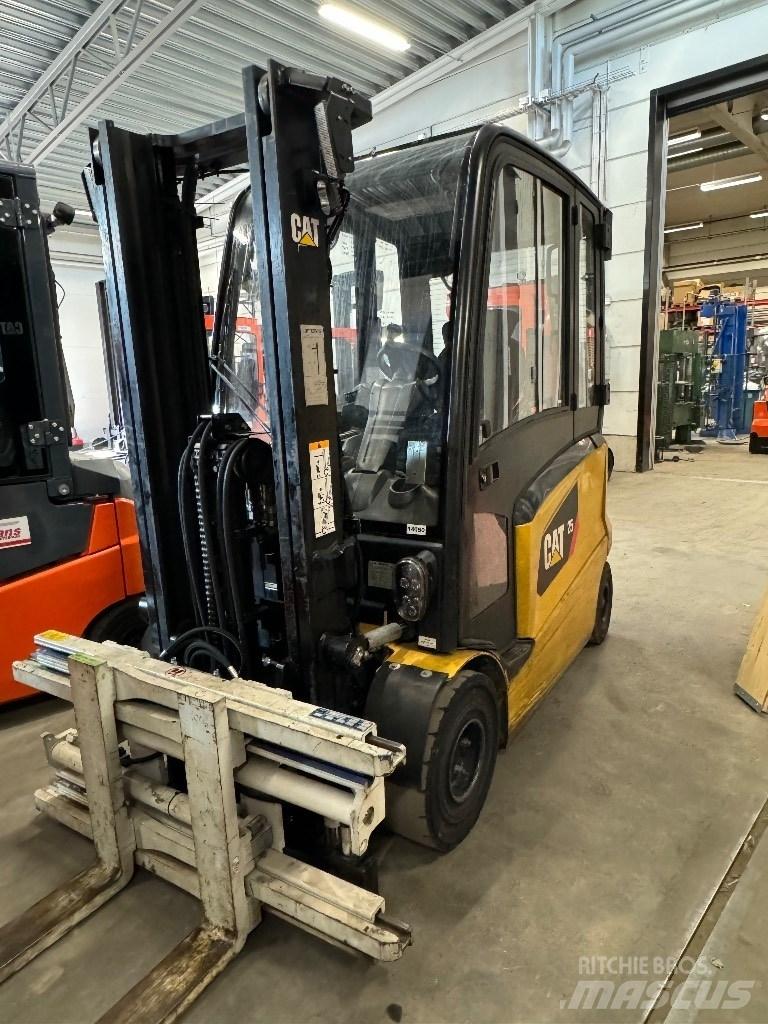 CAT EP25N Electric Forklifts
