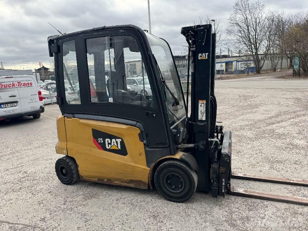 CAT EP25N Electric Forklifts